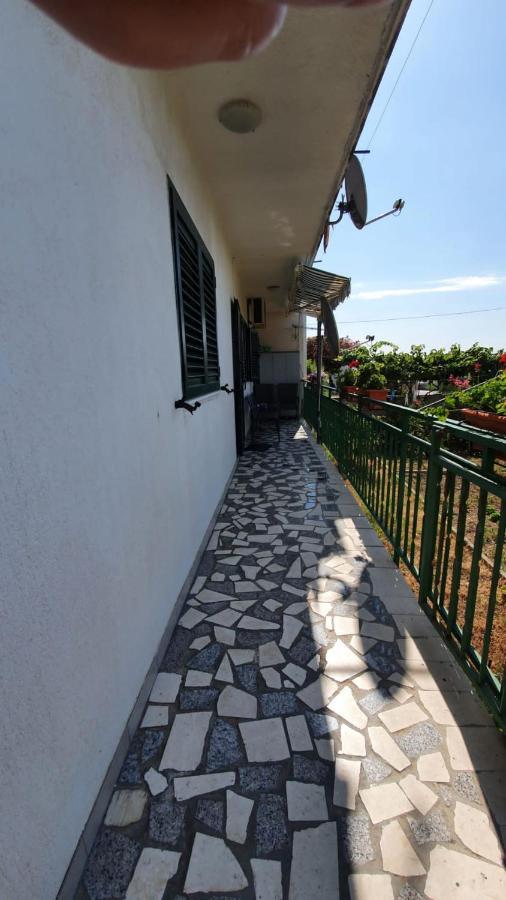 Apartment Miro Kaštela Exteriör bild